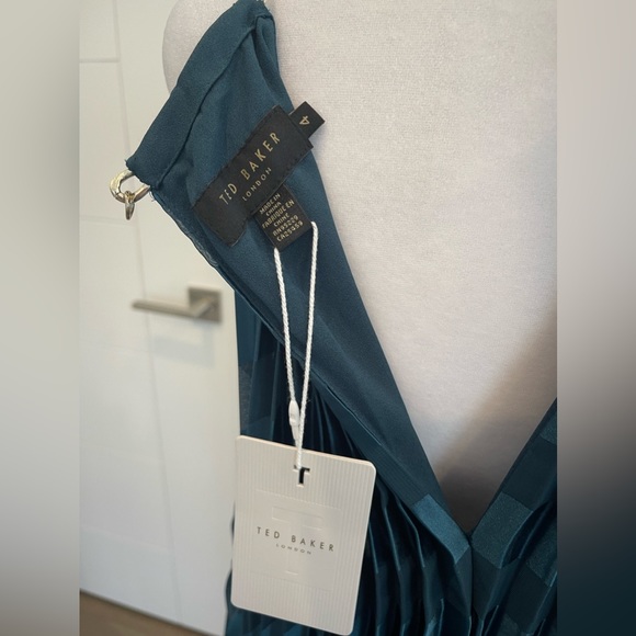 Dress - Picture 5 of 5